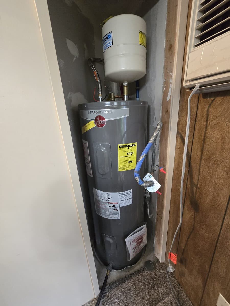 Expansion tank added to a new water heater during a Fontana install